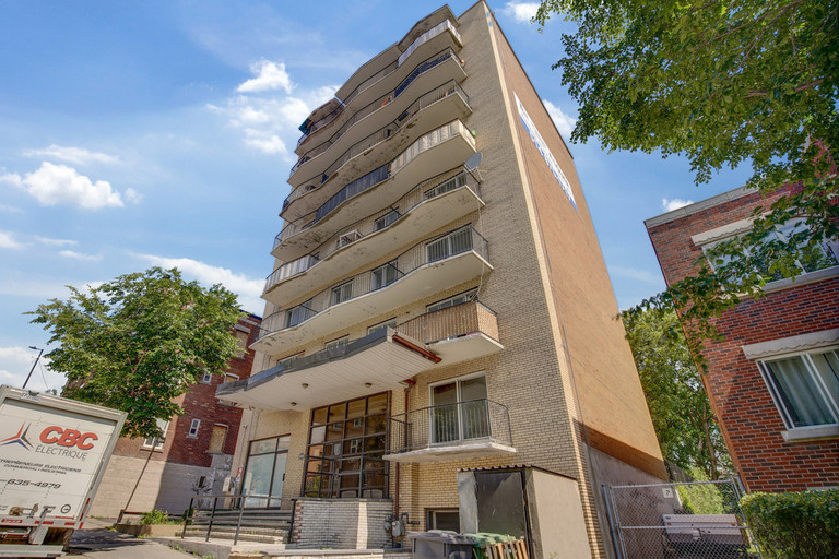 2665 Frontenac