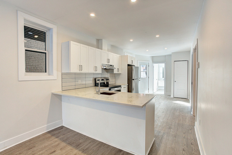 5929 Hamilton